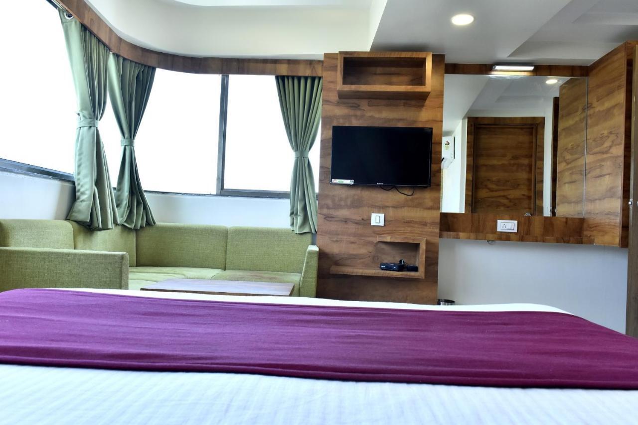Hotel Royal King By Sky Stays Ahmedabad Exterior photo
